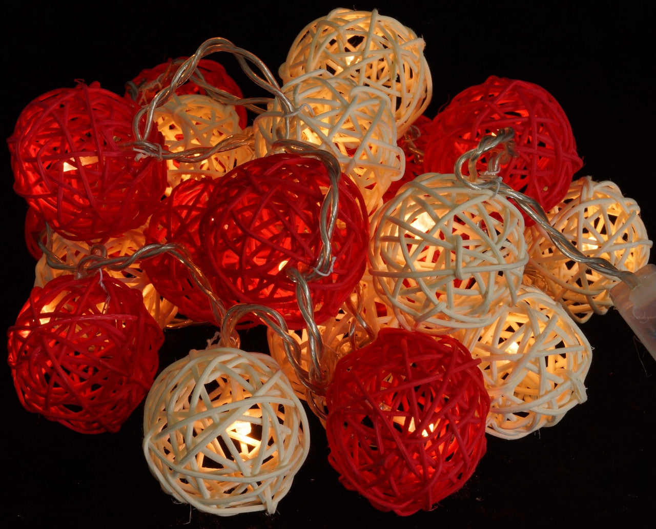 1-set-of-red-and-white-5cm-rattan-cane-50-ball-battery-powered-long-5m-string-lights-christmas-gift-home-wedding-party-bedroom-decoration-table-centrepiece www.mallsonline.com.au