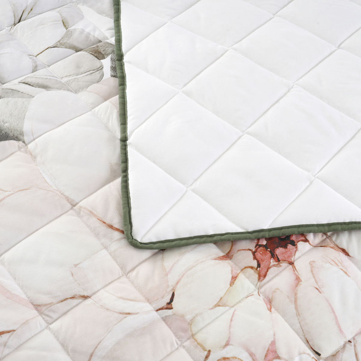 Bianca Giselle White Polyester Printed Floral Coverlet Set Queen/King
