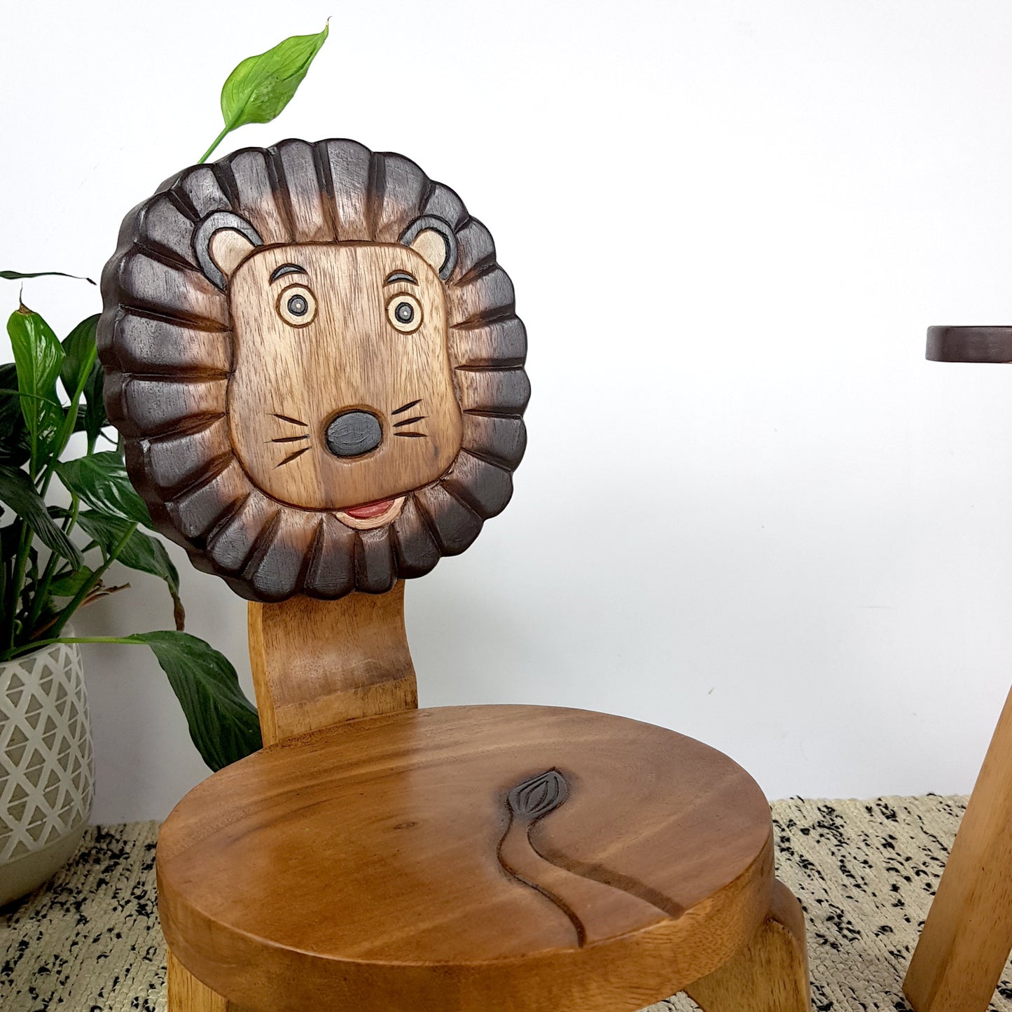 kids-wooden-chair-lion www.mallsonline.com.au