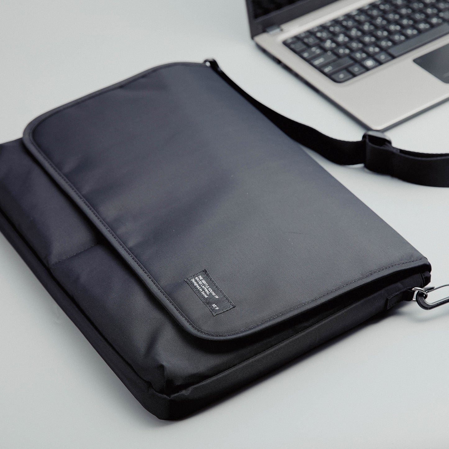 st9-l-size-15-6-16-inch-black-laptop-sleeve-padded-shoulder-bag-travel-carry-case-lato at www.mallsonline.com.au