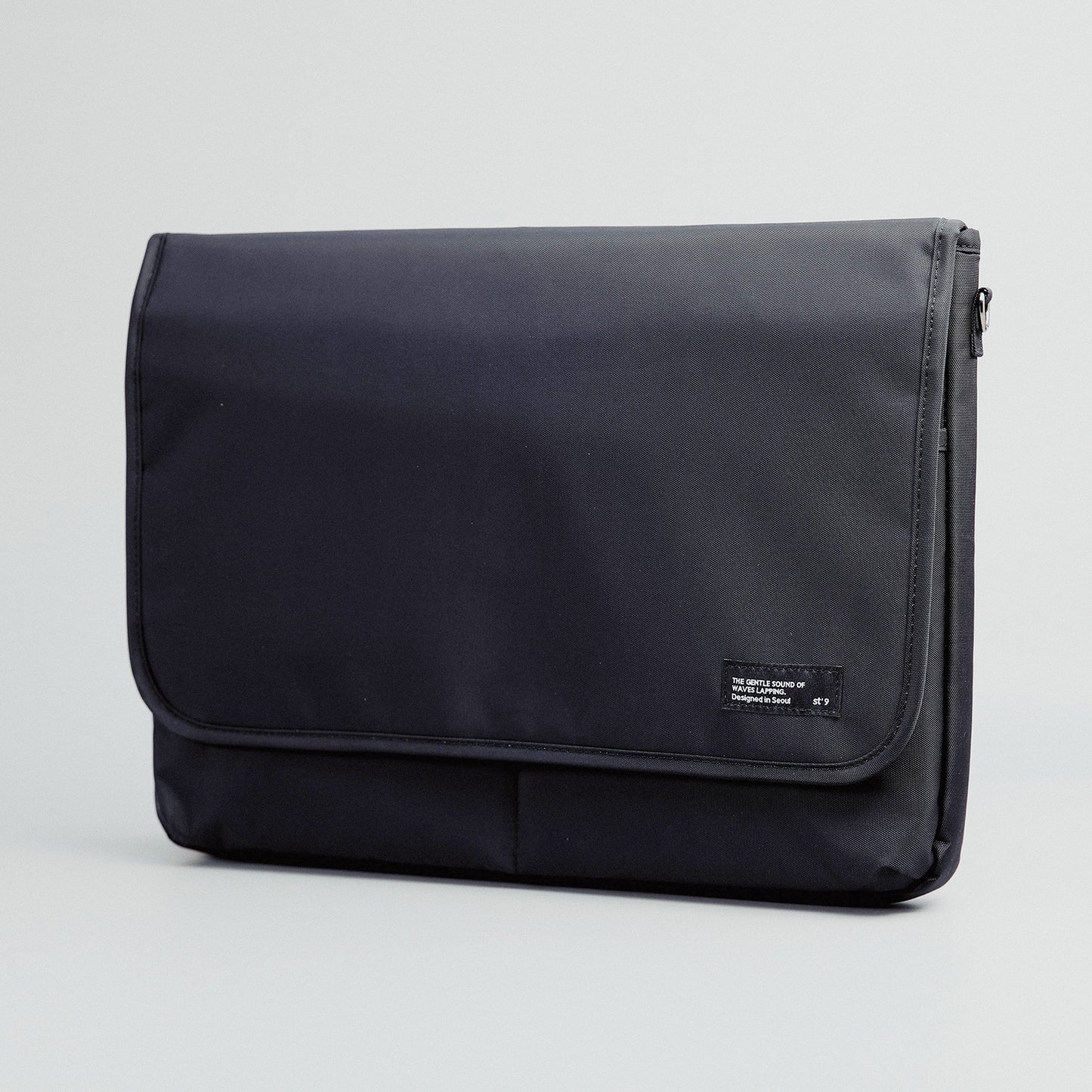 st9-l-size-15-6-16-inch-black-laptop-sleeve-padded-shoulder-bag-travel-carry-case-lato at www.mallsonline.com.au