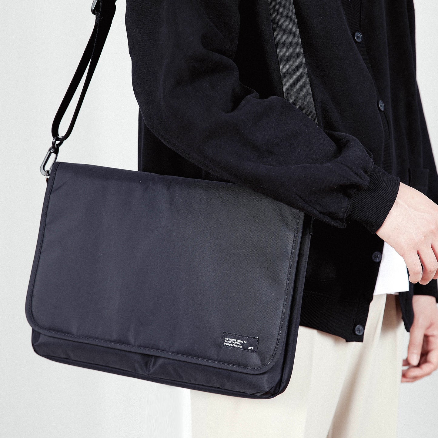 st9-l-size-15-6-16-inch-black-laptop-sleeve-padded-shoulder-bag-travel-carry-case-lato at www.mallsonline.com.au
