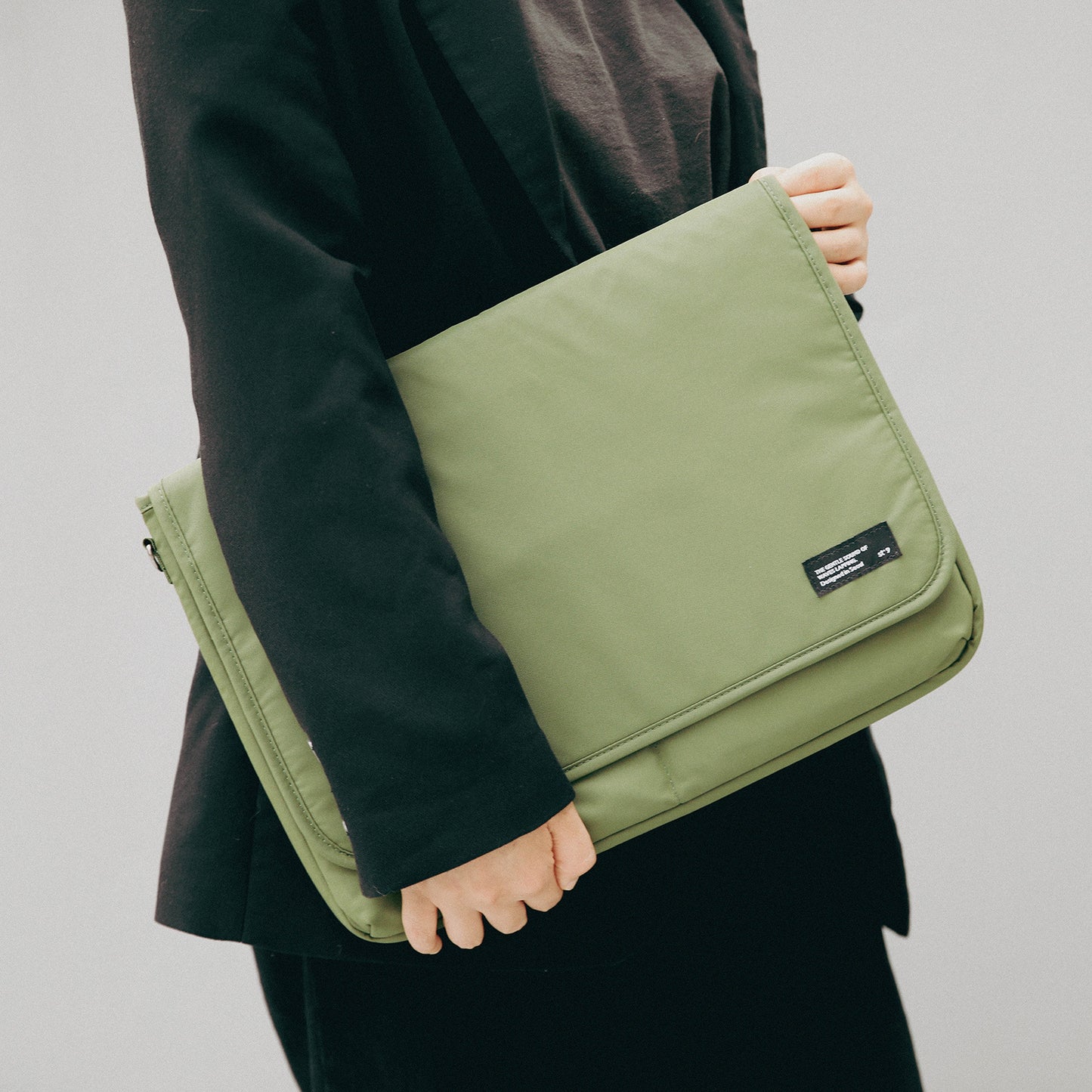 st9-l-size-15-6-16-inch-khaki-laptop-sleeve-padded-shoulder-bag-travel-carry-case-lato at www.mallsonline.com.au