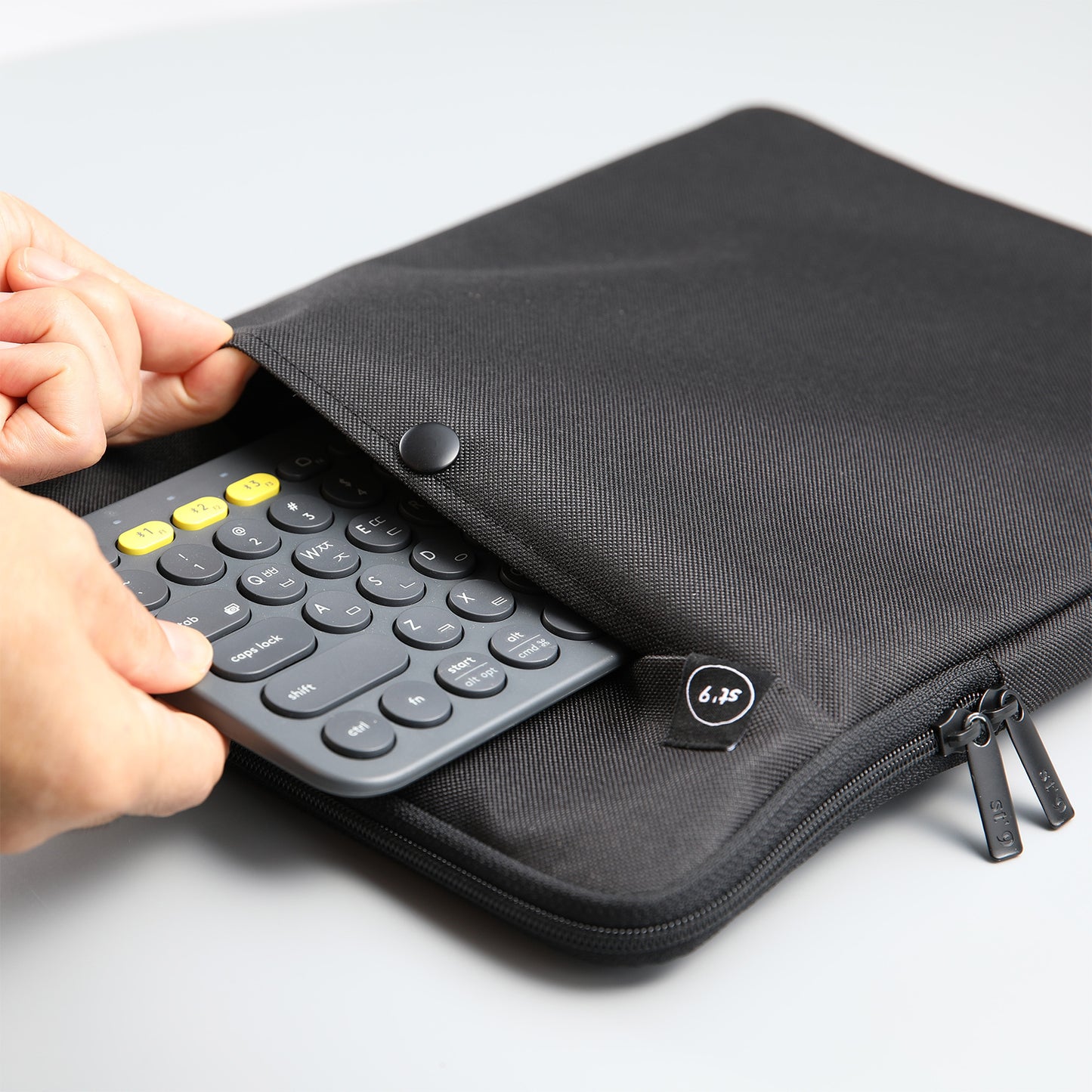 st9-l-size-15-inch-black-laptop-sleeve-padded-travel-carry-case-bag-luke at www.mallsonline.com.au