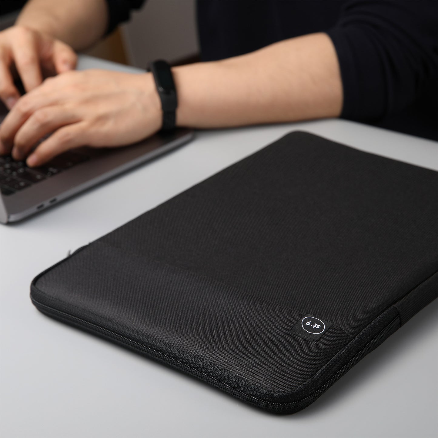 st9-l-size-15-inch-black-laptop-sleeve-padded-travel-carry-case-bag-luke at www.mallsonline.com.au
