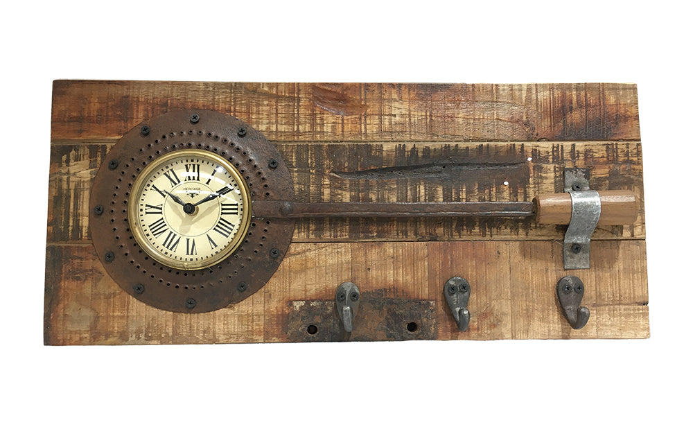 wall-clock-frying-pan-on-recycled-wood www.mallsonline.com.au