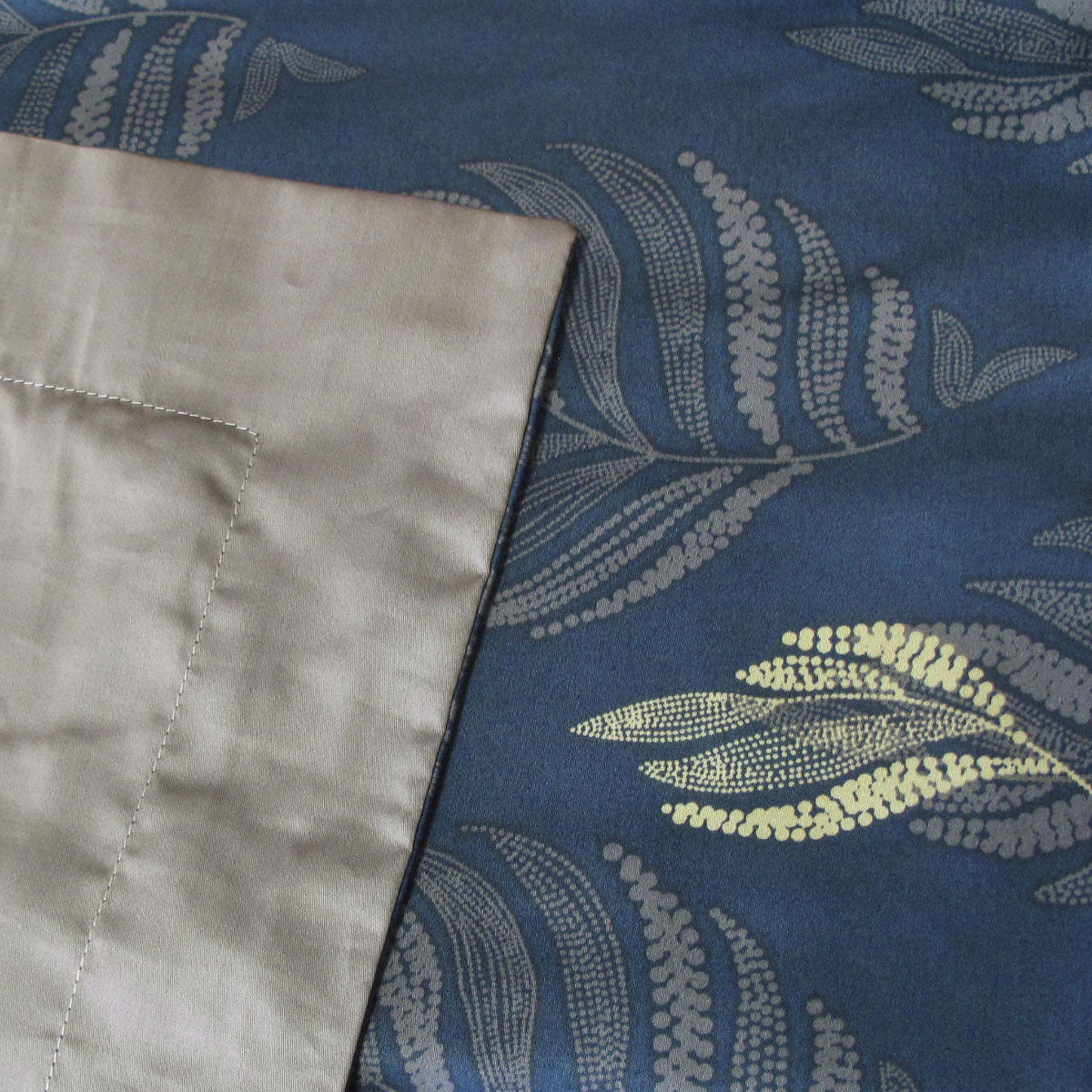 400tc-cotton-sateen-quilt-cover-set-foliole-queen at www.mallsonline.com.au