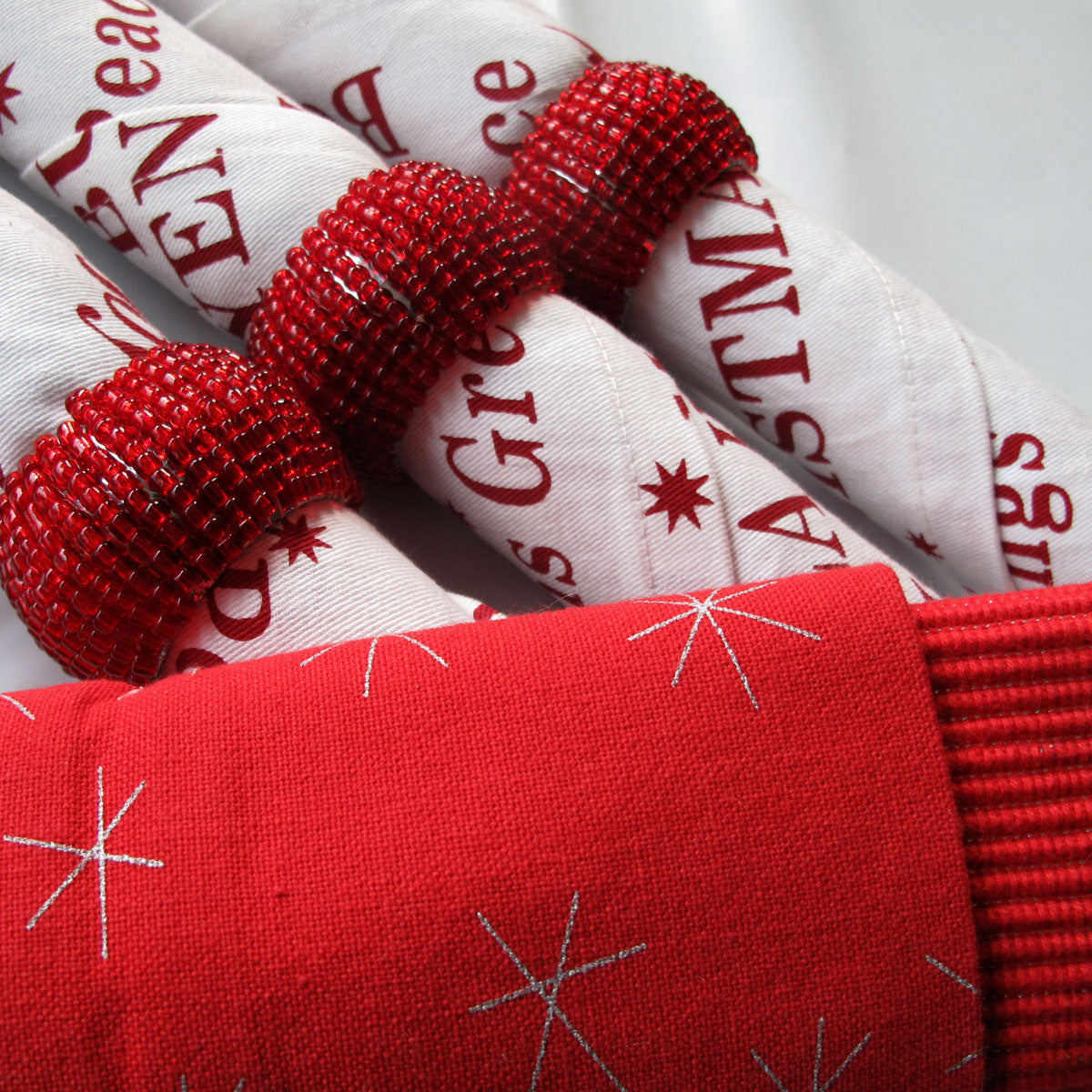 set-of-4-fiona-cotton-placemats-with-napkins-and-napkin-rings-red-white www.mallsonline.com.au