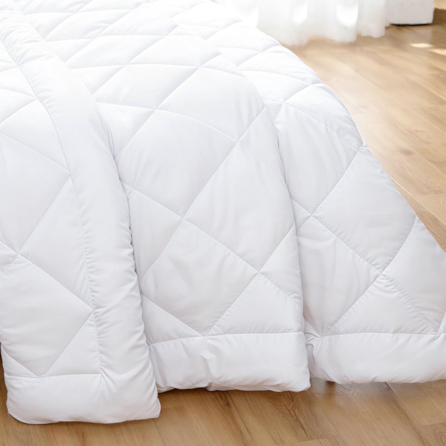 microfiber-bamboo-blend-hypoallergenic-antibacterial-quilt-queen